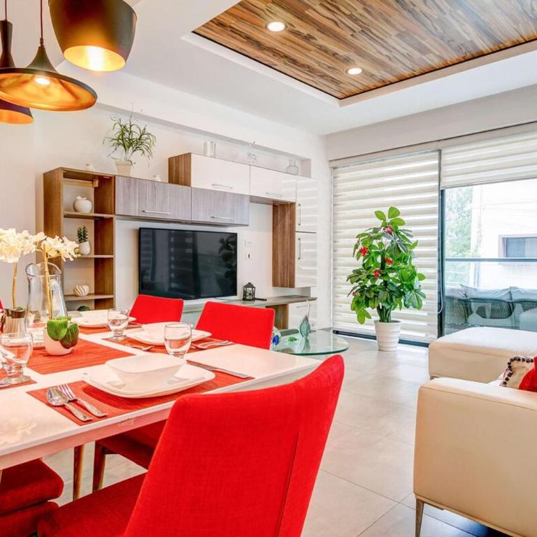 2Br Retreat W Rooftop Pool & Bbq - Two-Bedroom Apartment with Balcony - 16