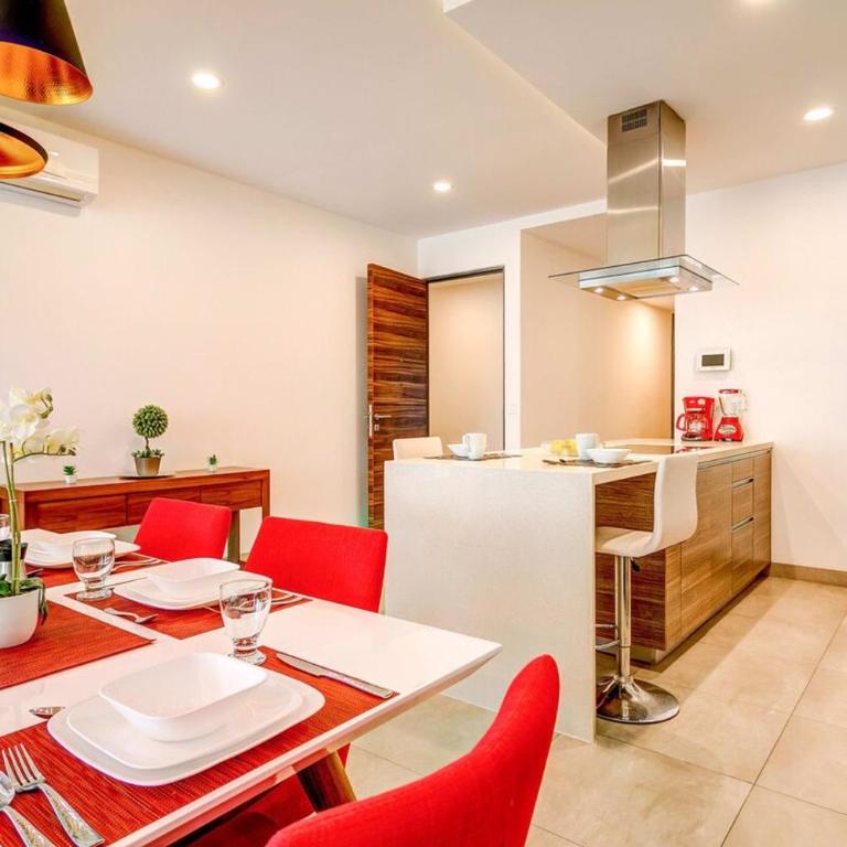 2Br Retreat W Rooftop Pool & Bbq - Two-Bedroom Apartment with Balcony - 17
