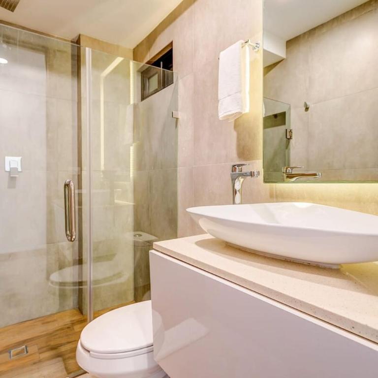 2Br Retreat W Rooftop Pool & Bbq - Two-Bedroom Apartment with Balcony - 22
