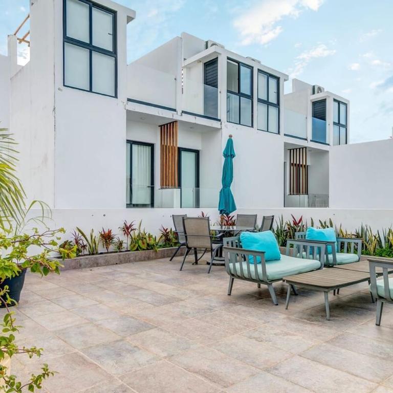 2Br Retreat W Rooftop Pool & Bbq - Two-Bedroom Apartment with Balcony - 27