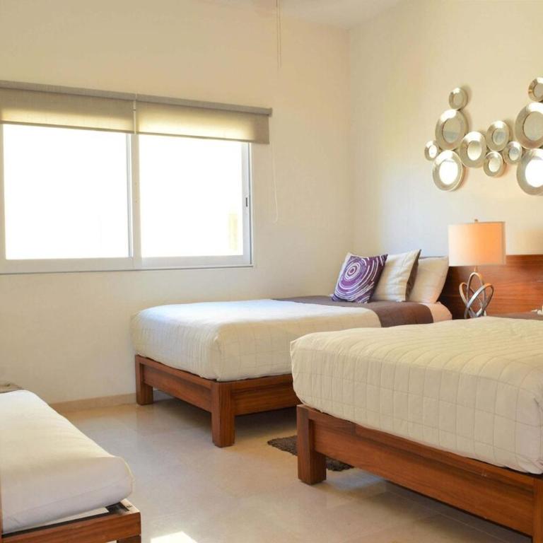 Penthouse Escape W Hot Tub & Bbq Grill - Three-Bedroom Apartment with Balcony - 14