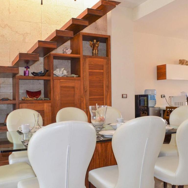 Penthouse Escape W Hot Tub & Bbq Grill - Three-Bedroom Apartment with Balcony - 15
