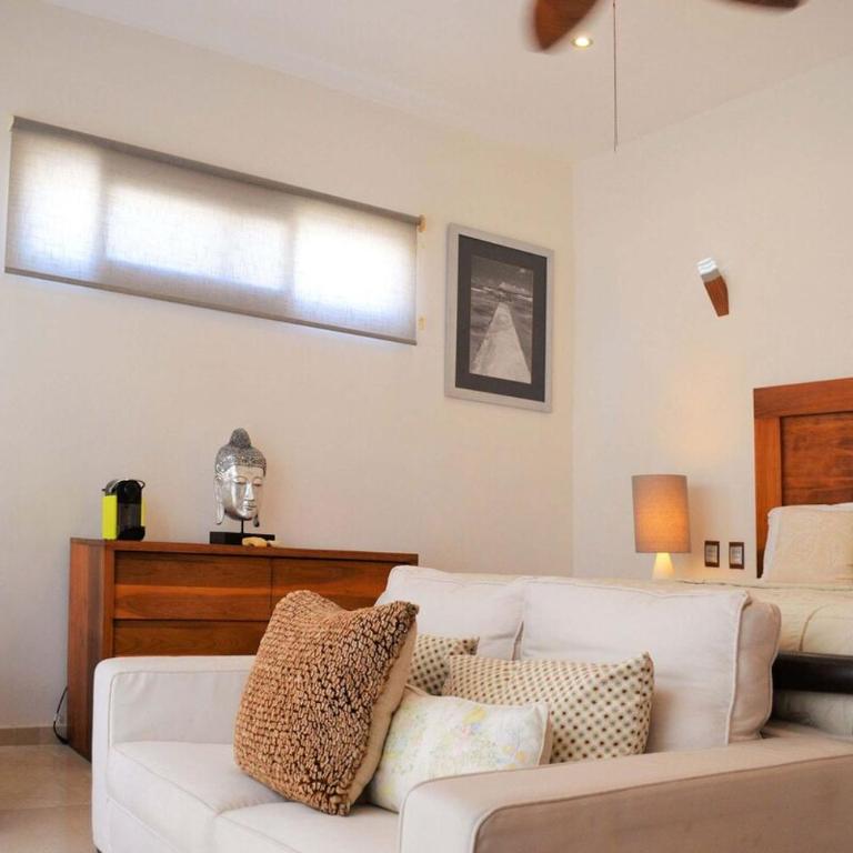 Penthouse Escape W Hot Tub & Bbq Grill - Three-Bedroom Apartment with Balcony - 23