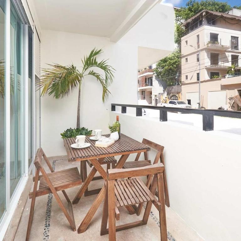 2Br Condo - Pool, Bbq & Beach Steps Away - Two-Bedroom Apartment with Balcony - 5