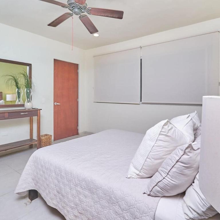 2Br Condo - Pool, Bbq & Beach Steps Away - Two-Bedroom Apartment with Balcony - 17