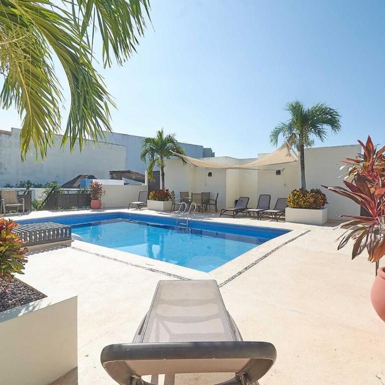 2Br Condo - Pool, Bbq & Beach Steps Away - Two-Bedroom Apartment with Balcony - 24