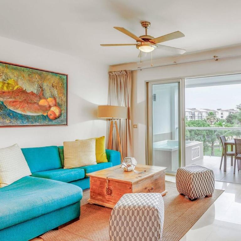Tropical Resort Living W Pool, Hot Tub & Gym - Two-Bedroom Apartment with Balcony - 3