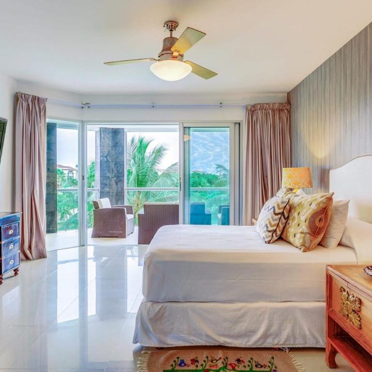 Tropical Resort Living W Pool, Hot Tub & Gym - Two-Bedroom Apartment with Balcony - 9