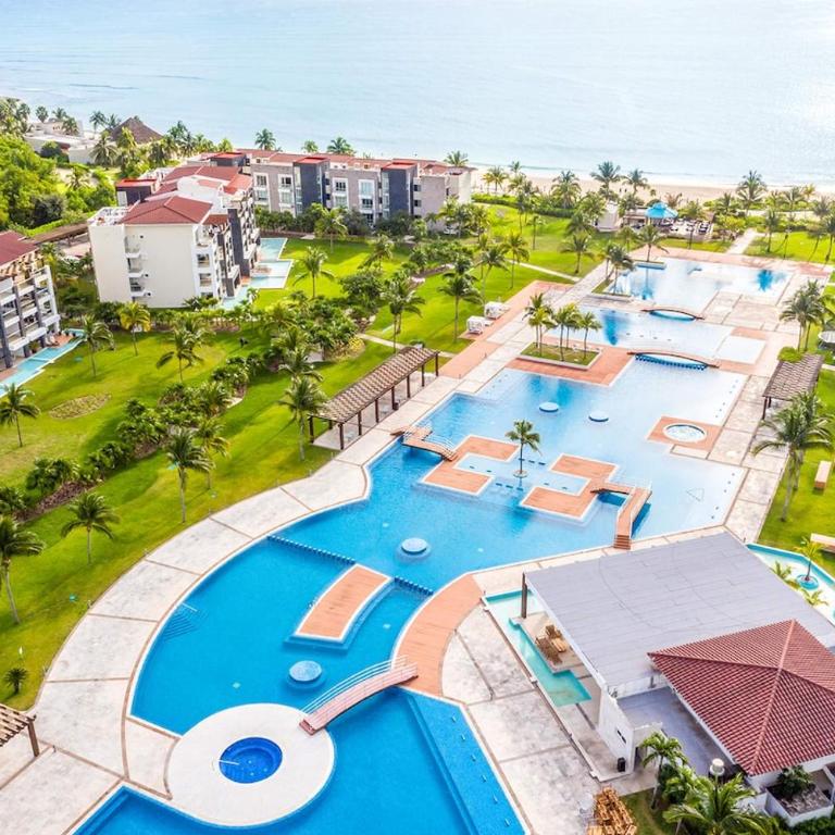 Tropical Resort Living W Pool, Hot Tub & Gym - Two-Bedroom Apartment with Balcony - 10