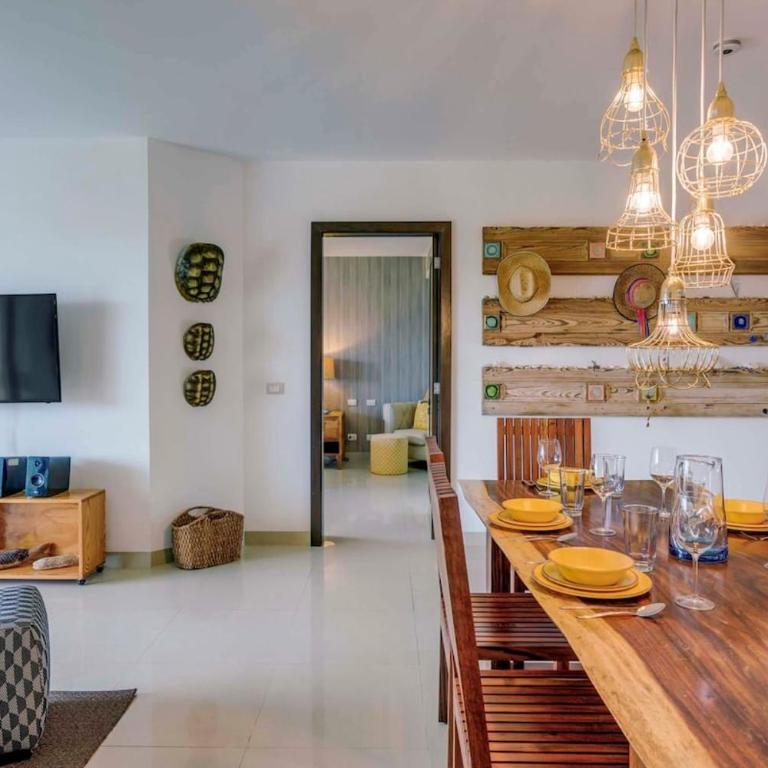 Tropical Resort Living W Pool, Hot Tub & Gym - Two-Bedroom Apartment with Balcony - 13