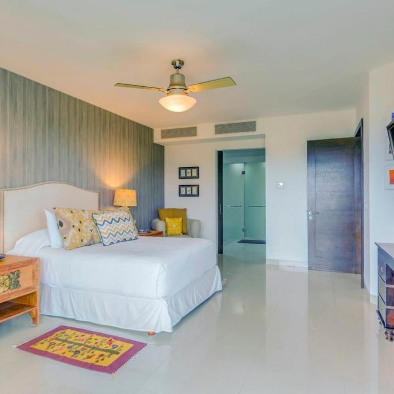 Tropical Resort Living W Pool, Hot Tub & Gym - Two-Bedroom Apartment with Balcony - 15