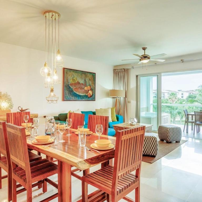 Tropical Resort Living W Pool, Hot Tub & Gym - Two-Bedroom Apartment with Balcony - 27