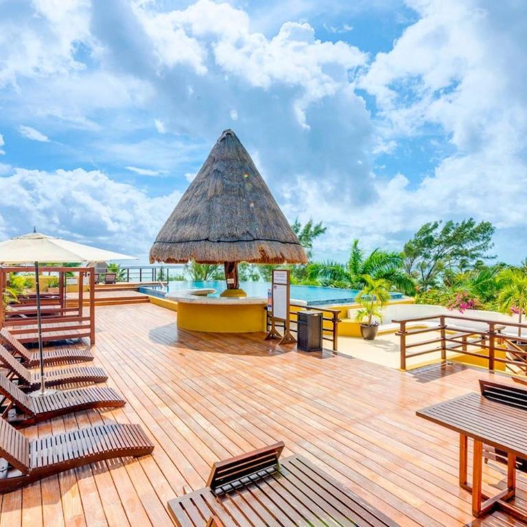 Penthouse W Private Terrace & Rooftop Pool - Two-Bedroom Apartment with Balcony - 2