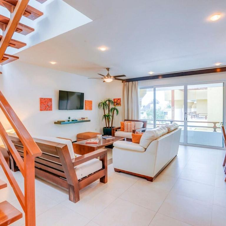 Penthouse W Private Terrace & Rooftop Pool - Two-Bedroom Apartment with Balcony - 9