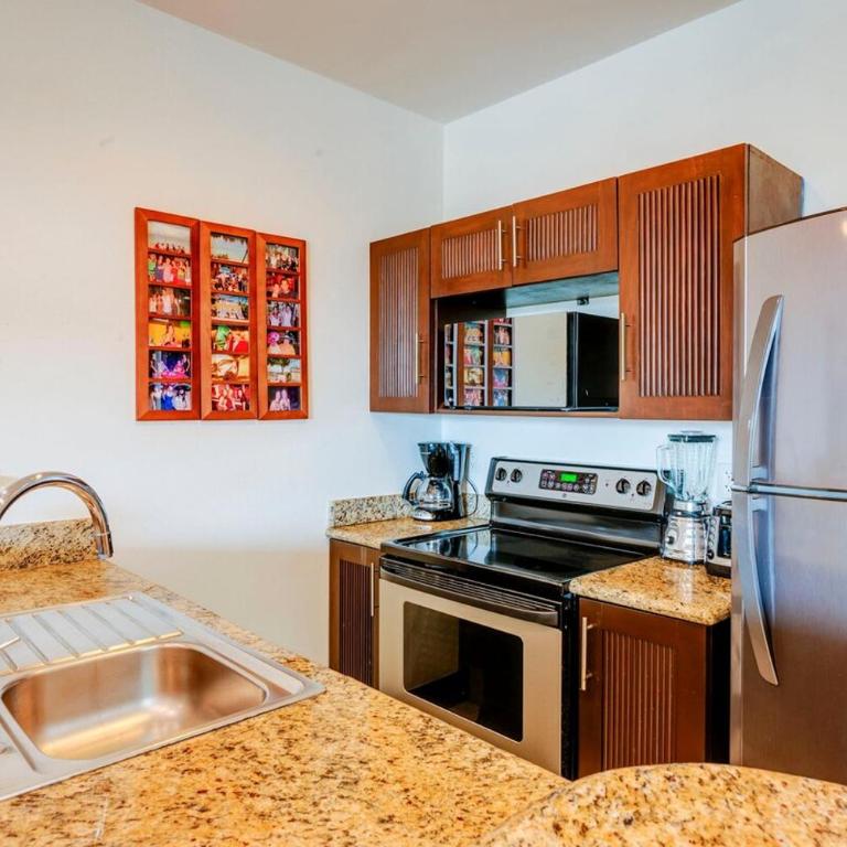 Penthouse W Private Terrace & Rooftop Pool - Two-Bedroom Apartment with Balcony - 19
