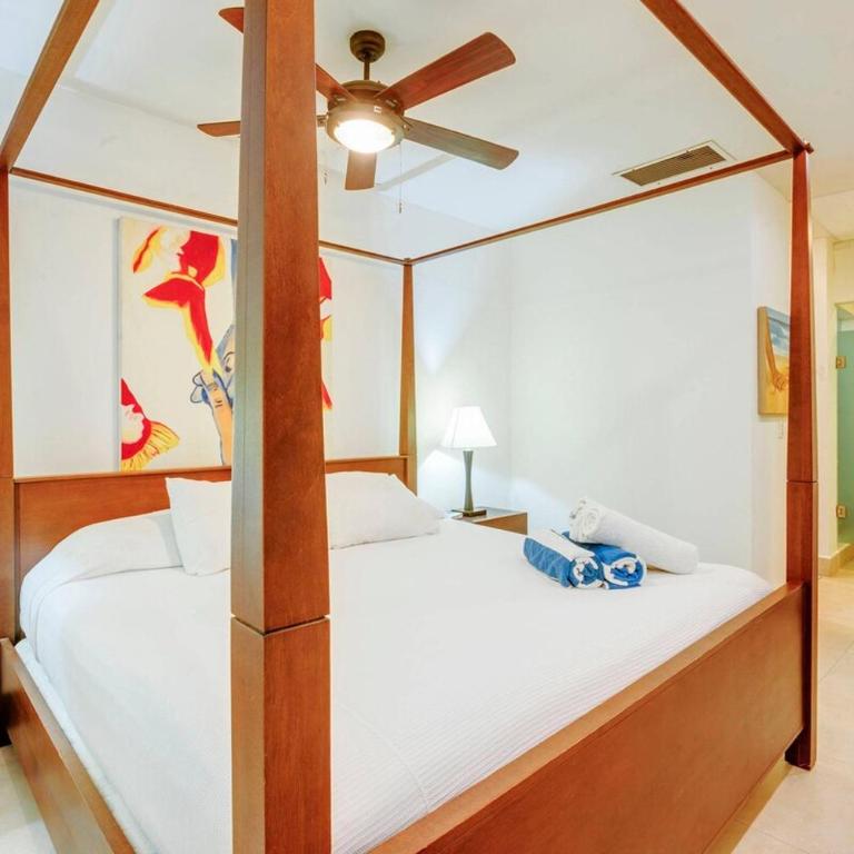 Penthouse W Private Terrace & Rooftop Pool - Two-Bedroom Apartment with Balcony - 21