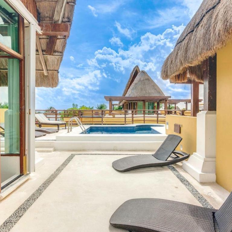 Penthouse W Private Terrace & Rooftop Pool - Two-Bedroom Apartment with Balcony - 27