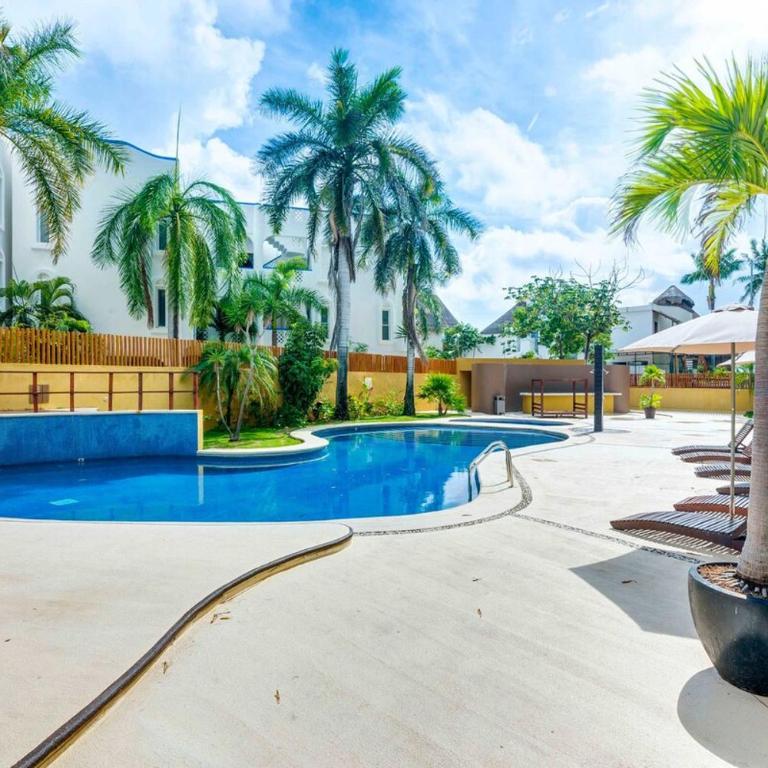 Penthouse W Private Terrace & Rooftop Pool - Two-Bedroom Apartment with Balcony - 32