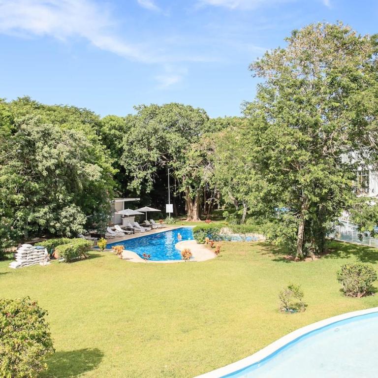 3Br Condo W Pool & Bbq Grill - One-Bedroom Apartment with Garden View - 5