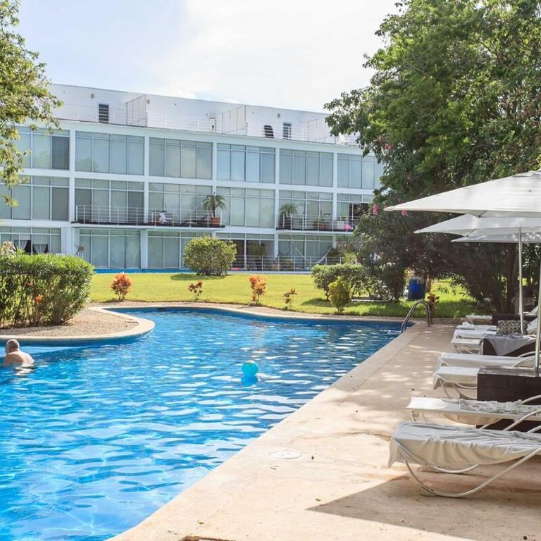 3Br Condo W Pool & Bbq Grill - One-Bedroom Apartment with Garden View - 18