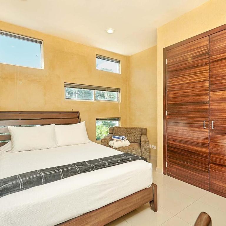 3Br Condo W Pool & Bbq Grill - One-Bedroom Apartment with Garden View - 31
