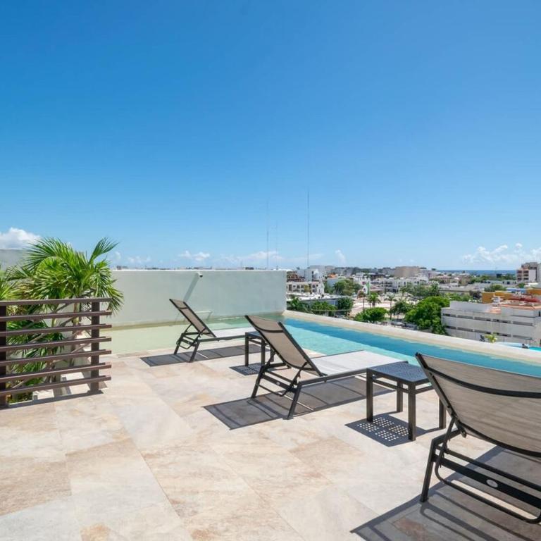 2Br Condo W Rooftop Pool & Backyard - Two-Bedroom Apartment with Balcony - 8