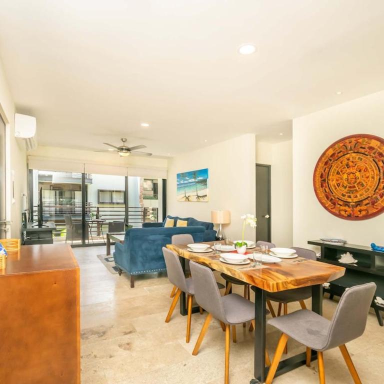 2Br Condo W Rooftop Pool & Backyard - Two-Bedroom Apartment with Balcony - 9