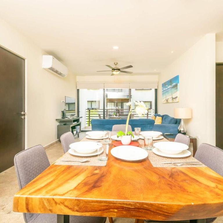 2Br Condo W Rooftop Pool & Backyard - Two-Bedroom Apartment with Balcony - 13