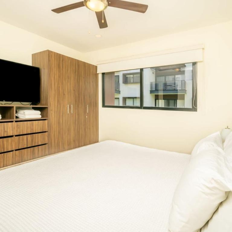 2Br Condo W Rooftop Pool & Backyard - Two-Bedroom Apartment with Balcony - 15