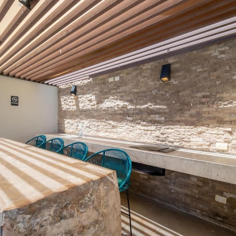 2Br Condo W Rooftop Pool & Backyard - Two-Bedroom Apartment with Balcony - 23