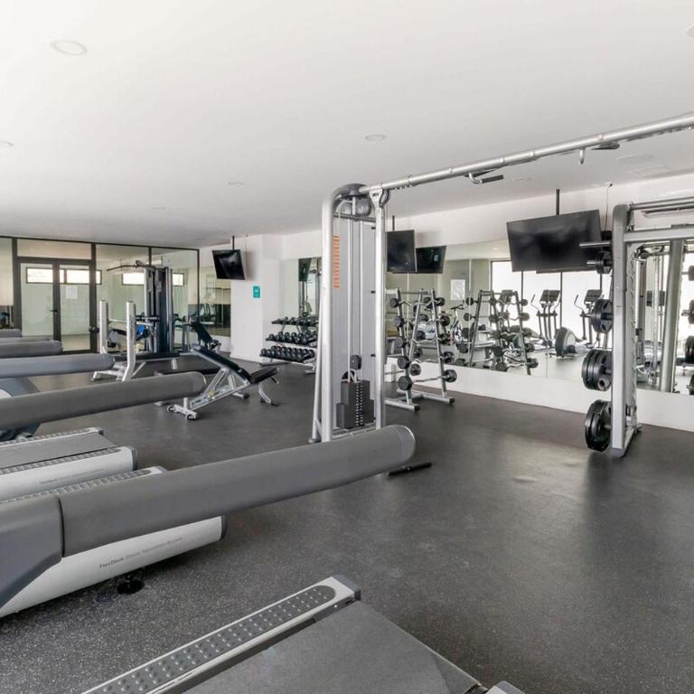 1Br Condo W Pool & Gym - Apartamento de 1 dormitorio con balcón - 4