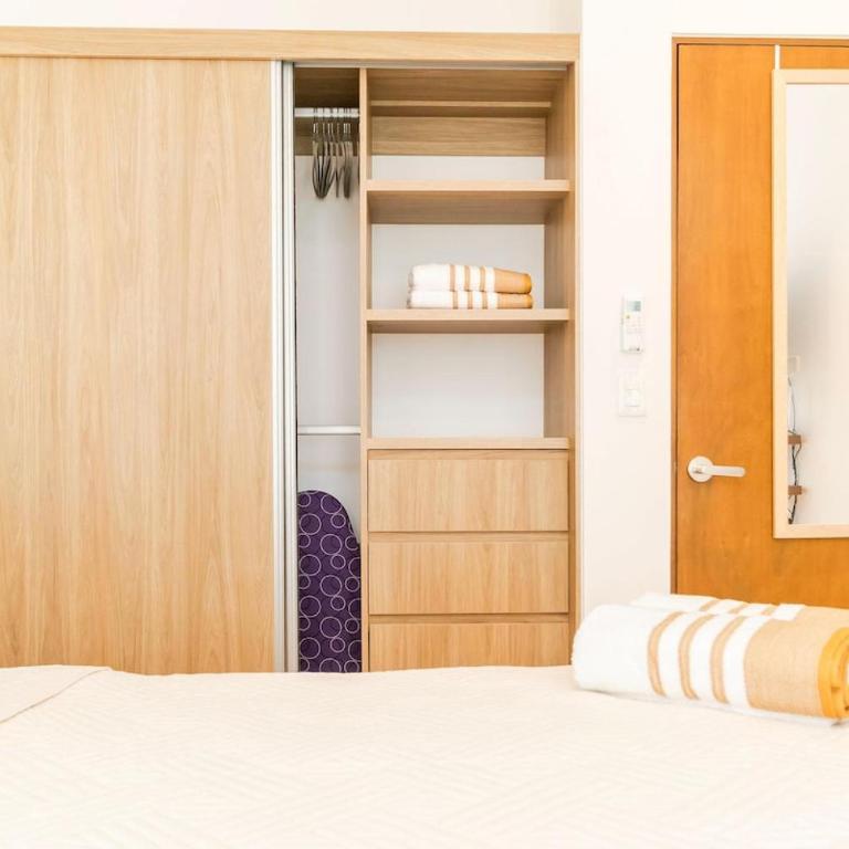 1Br Condo W Pool & Gym - Apartamento de 1 dormitorio con balcón - 17