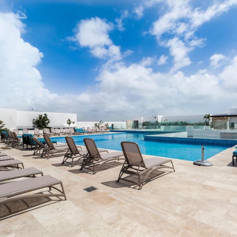 1Br Condo W Pool & Gym - Apartamento de 1 dormitorio con balcón - 24