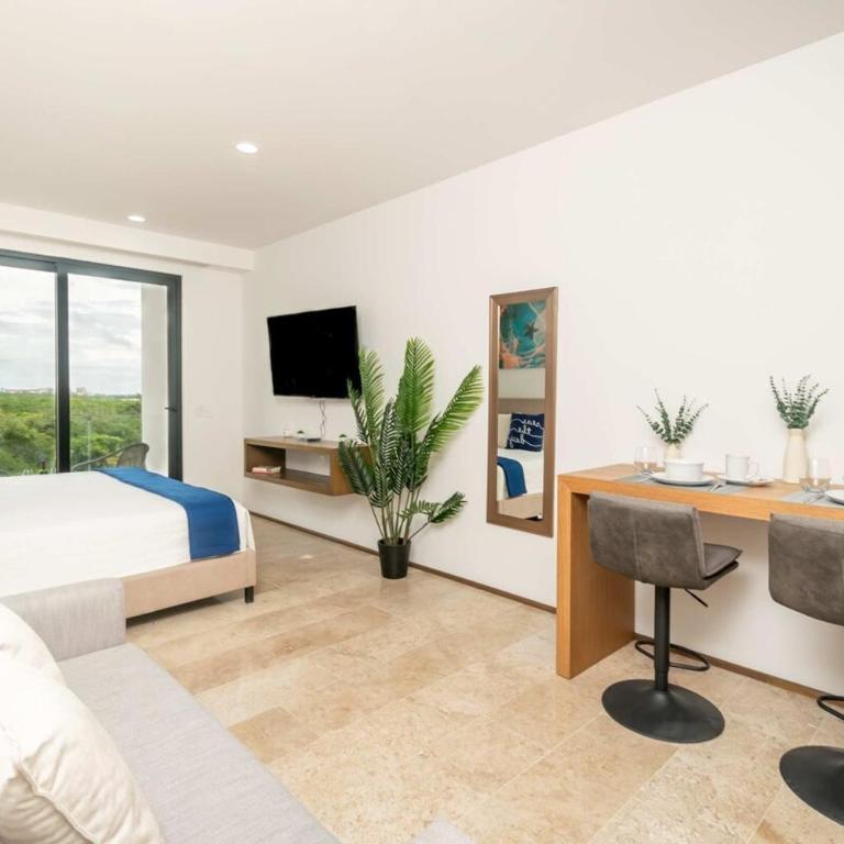 Rooftop Pool Studio Steps To Coco Beach - Apartment with Balcony - 3