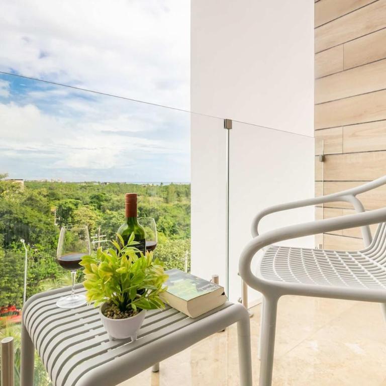 Rooftop Pool Studio Steps To Coco Beach - Apartment with Balcony - 4