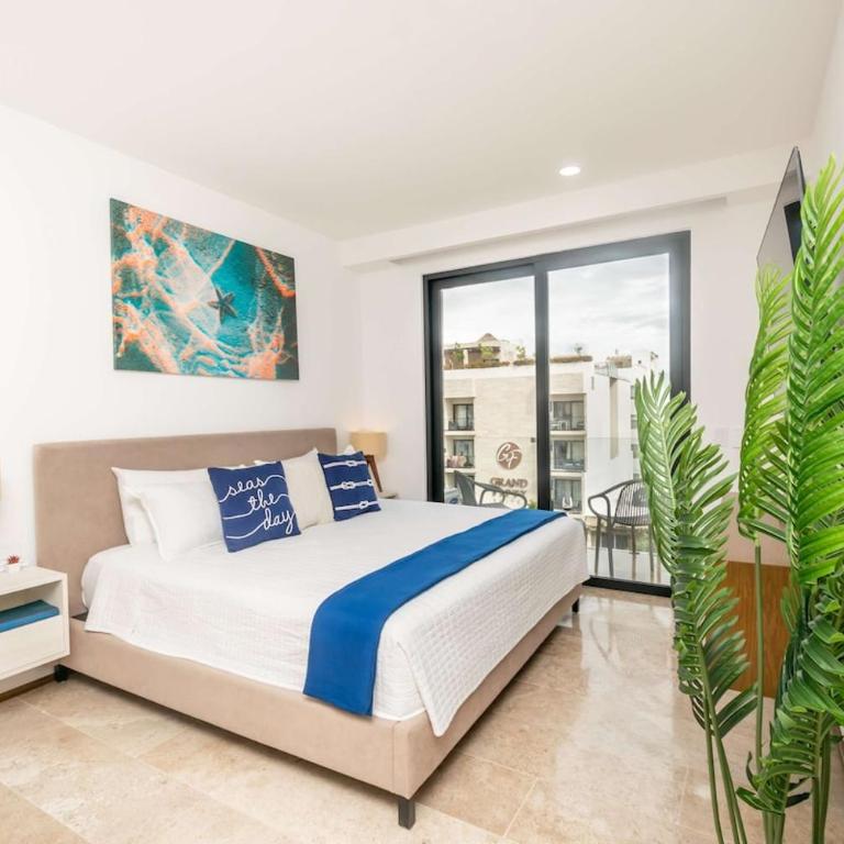 Rooftop Pool Studio Steps To Coco Beach - Apartment with Balcony - 11