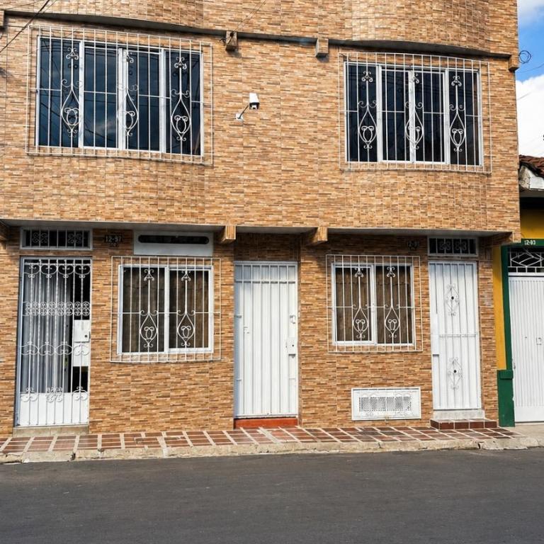 Moderno y amplio apartamento en el centro de Cali - Three-Bedroom Apartment - 21