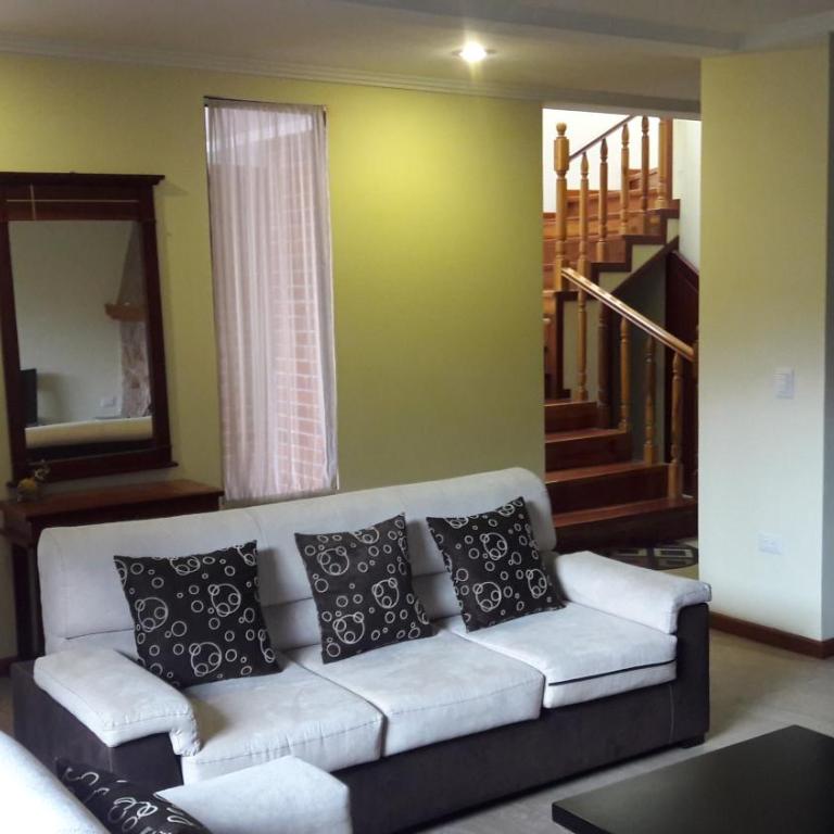 Arriendo Casa cómoda amplia, en lugar cerca a transvia y supermercado - Casa de 4 dormitorios - 2