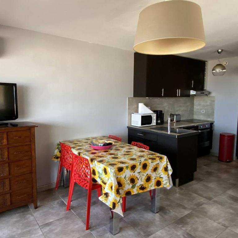 Appartement 2 pièces, climatisé, en bord de mer pour 4 - FR-1-696-97 - Appartement - 2