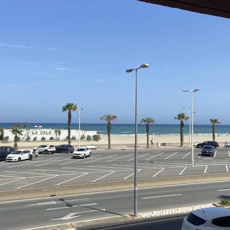 Appartement 2 pièces, climatisé, en bord de mer pour 4 - FR-1-696-97 - Appartement - 4