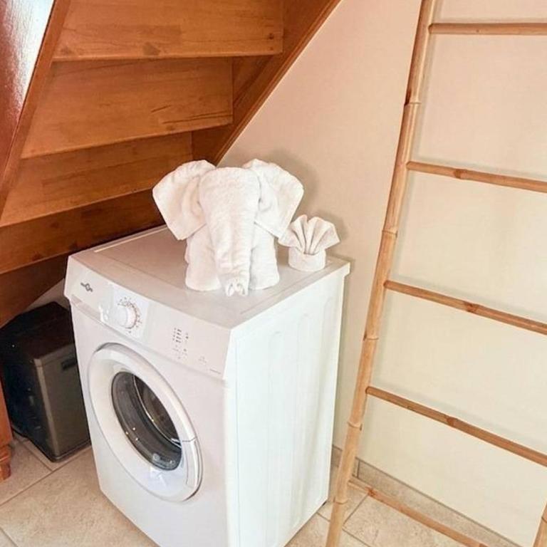 Haut de villa avec piscine et clim - 10 pers. - FR-1-900-4 - Villa - 33