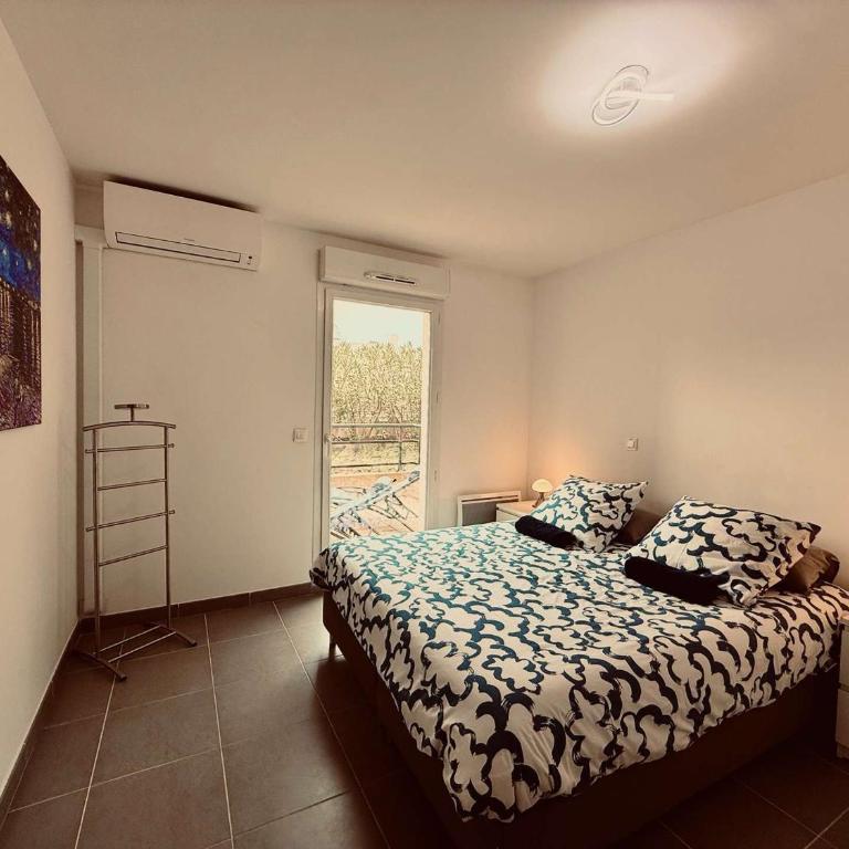 Appartement T2 avec piscine et clim - logement spacieux - FR-1-900-9 - Appartement - 13