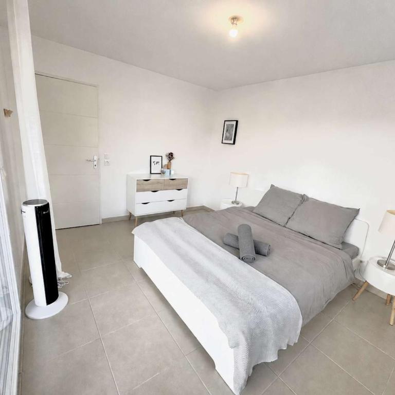 Appartement avec piscine et parking - 4 pers. - FR-1-900-13 - Appartement - 2