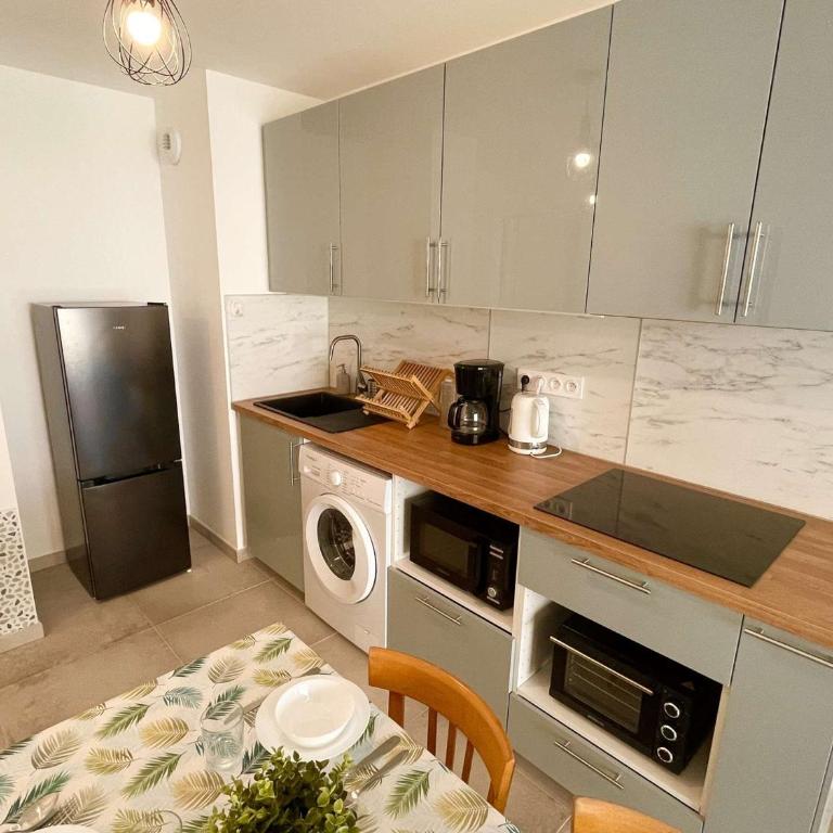 Appartement, climatisation, parking - 4 pers. - FR-1-900-12 - Appartement - 2