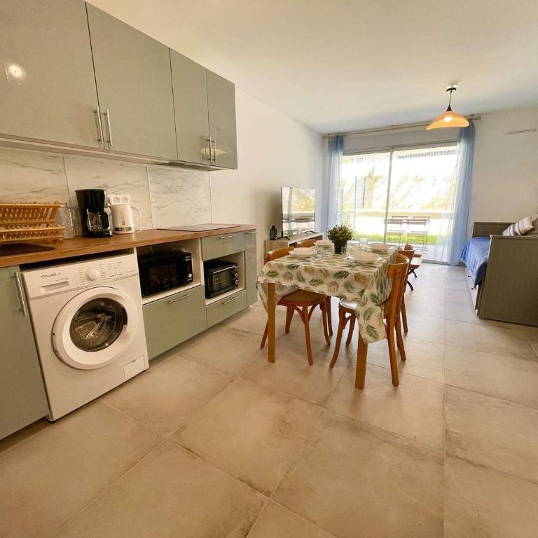Appartement, climatisation, parking - 4 pers. - FR-1-900-12 - Appartement - 8
