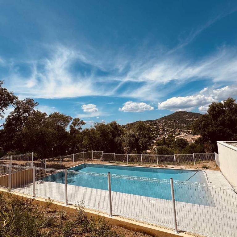 Appartement avec jardin et piscine - 4 pers. - FR-1-900-11 - Appartement - 8