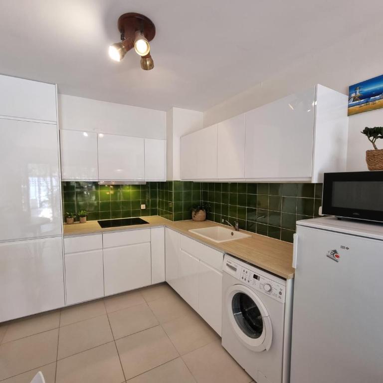 Apartamento a 300 m de la playa con piscina comunitaria en L'Escala - HISP-236-150 - Apartment - 23