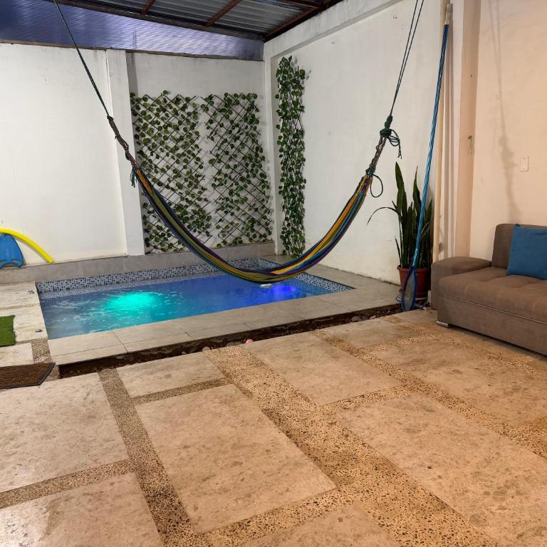 Excelente ubicación, lugar tranquilo con piscina privada, departamento con garaje - Apartamento de 2 dormitorios con vistas a la montaña - 1