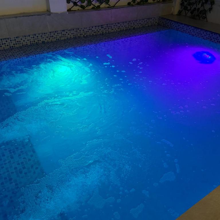 Excelente ubicación, lugar tranquilo con piscina privada, departamento con garaje - Apartamento de 2 dormitorios con vistas a la montaña - 6