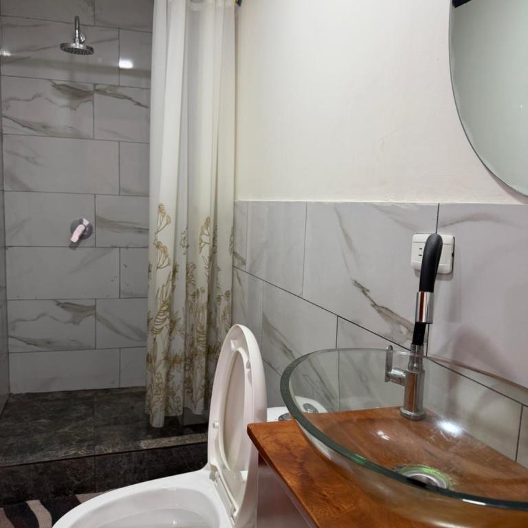 Excelente ubicación, lugar tranquilo con piscina privada, departamento con garaje - Apartamento de 2 dormitorios con vistas a la montaña - 25
